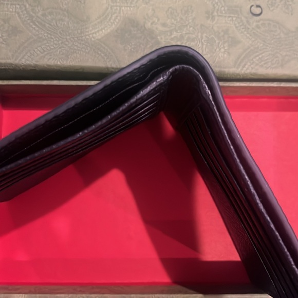 Gucci EUC (Looks Brand New) Wallet with box - Picture 6 of 7